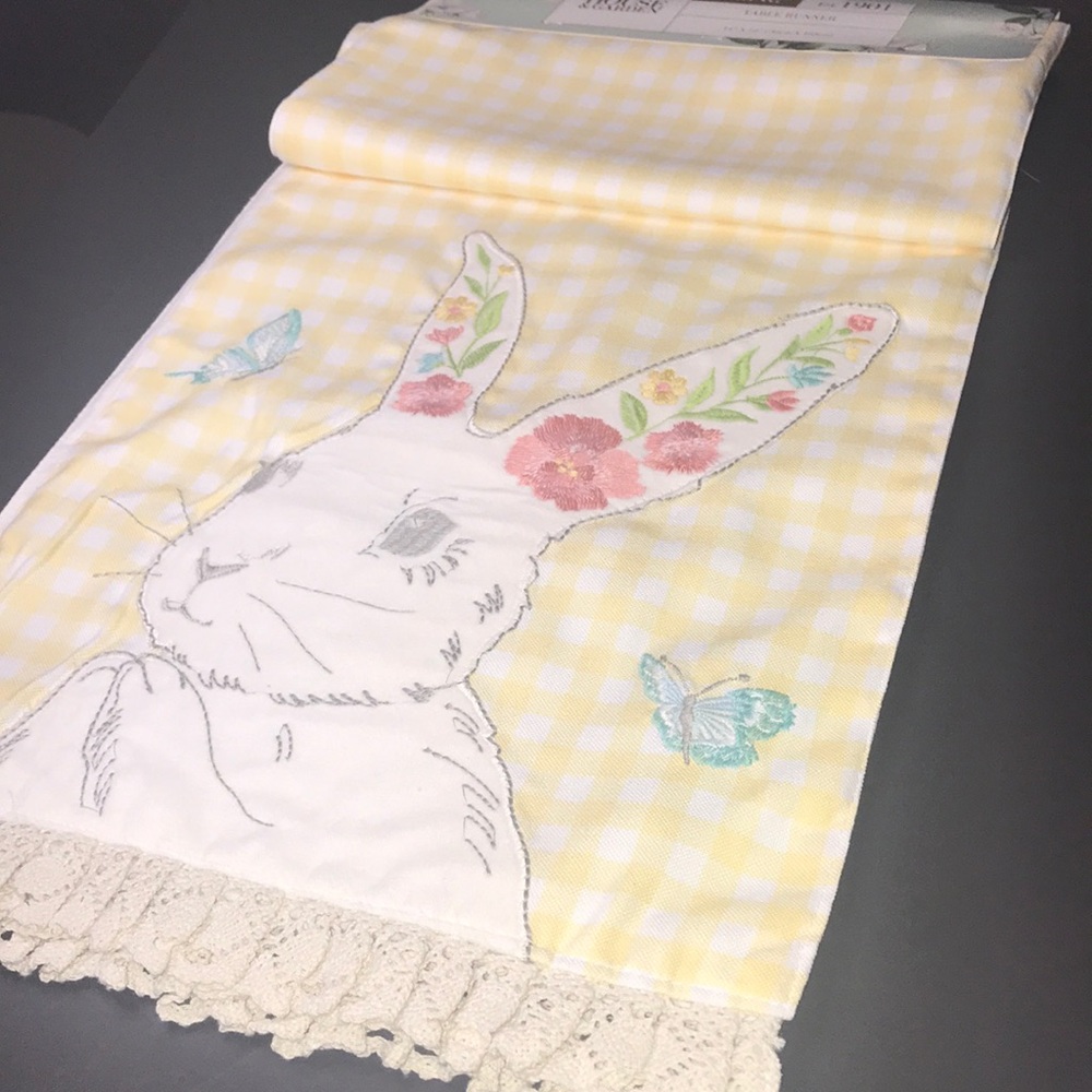 Nwt House and Garden table runner
